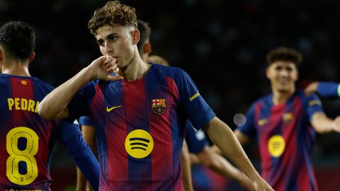  Dro Fernandez kiến tạo ngay trận ra mắt Champions League cho Barca